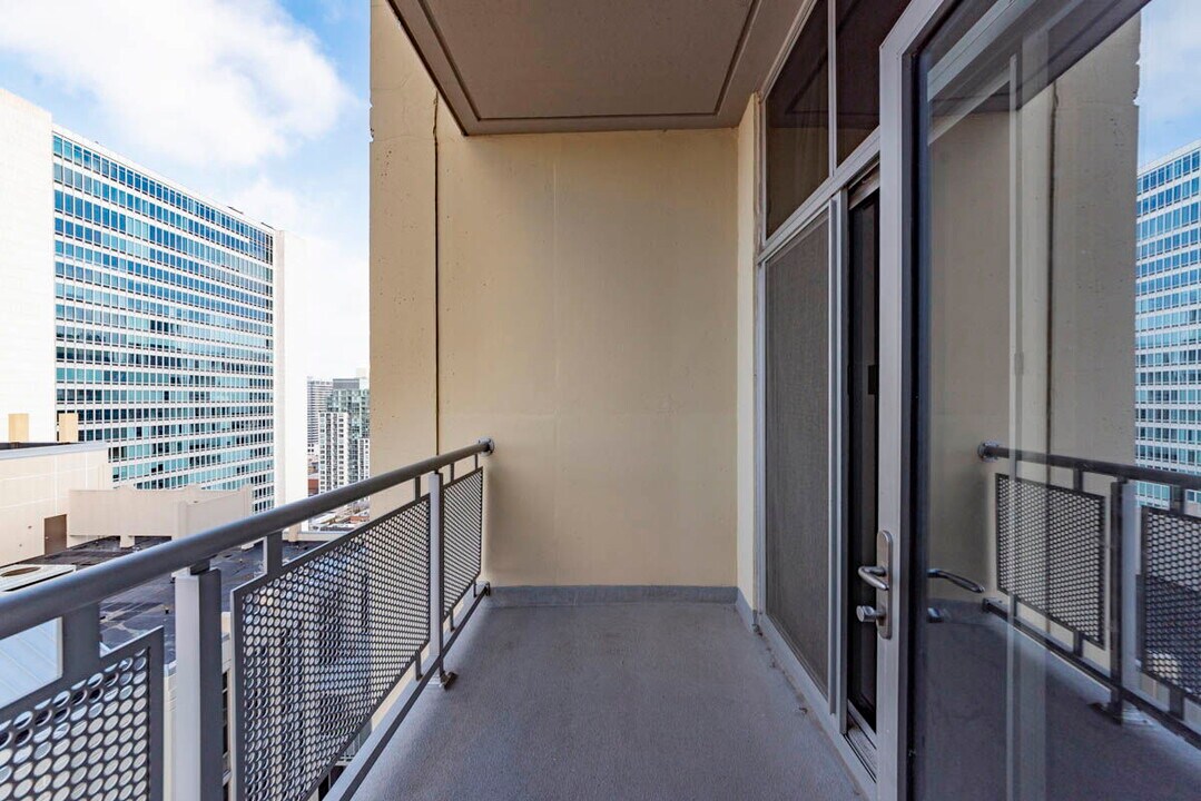 700 N Larrabee St in Chicago, IL - Building Photo