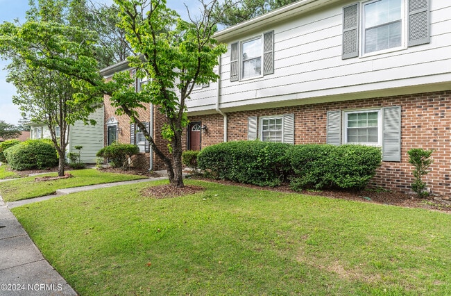 4905 Pompano Ct in Wilmington, NC - Foto de edificio - Building Photo