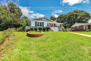 4420 Birkdale Dr in Charlotte, NC - Building Photo