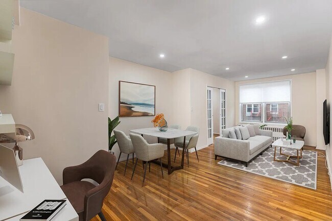 25 W 13th St in New York, NY - Building Photo - Building Photo