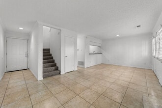 Columbia Oaks in Dallas, TX - Foto de edificio - Building Photo