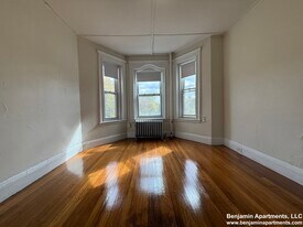 1255 Boylston St, Unit 3 in Boston, MA - Building Photo