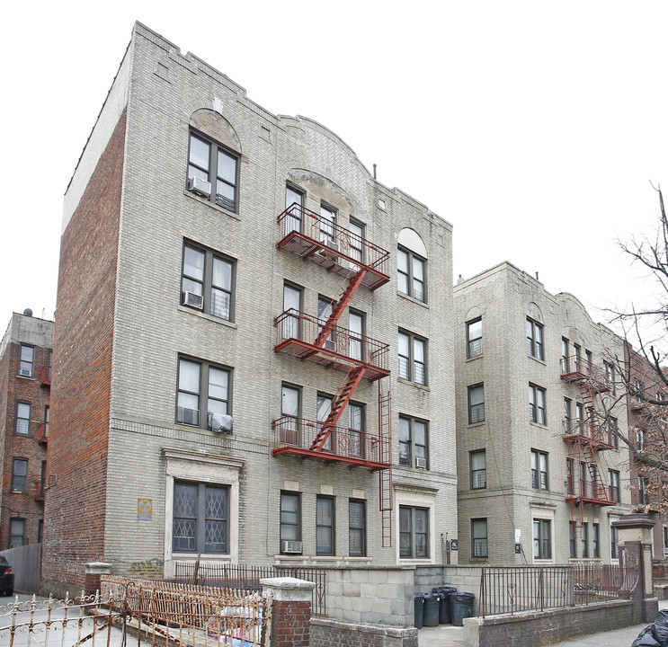 1196 Eastern Pky in Brooklyn, NY - Building Photo