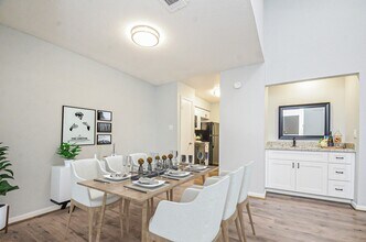 5711 Sugar Hill Dr in Houston, TX - Building Photo - Building Photo