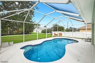 3322 Oasis Blvd in Cape Coral, FL - Building Photo