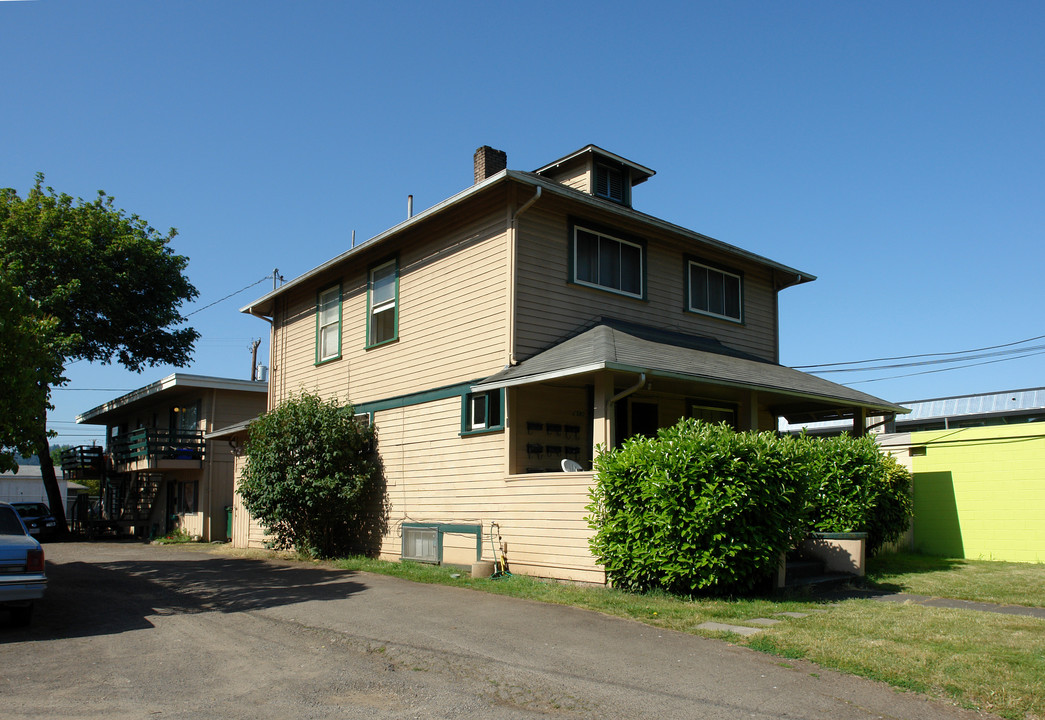 1590 W 11th Ave in Eugene, OR - Building Photo