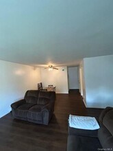 17 White Gate Rd in Wappingers Falls, NY - Building Photo - Building Photo