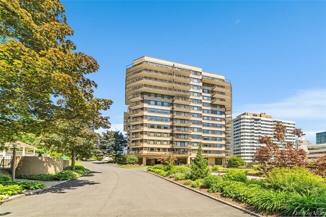 25 Rockledge Ave in White Plains, NY - Building Photo - Building Photo