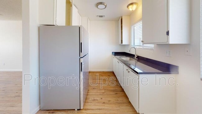 1710 Bruce St in Anderson, CA - Building Photo - Building Photo