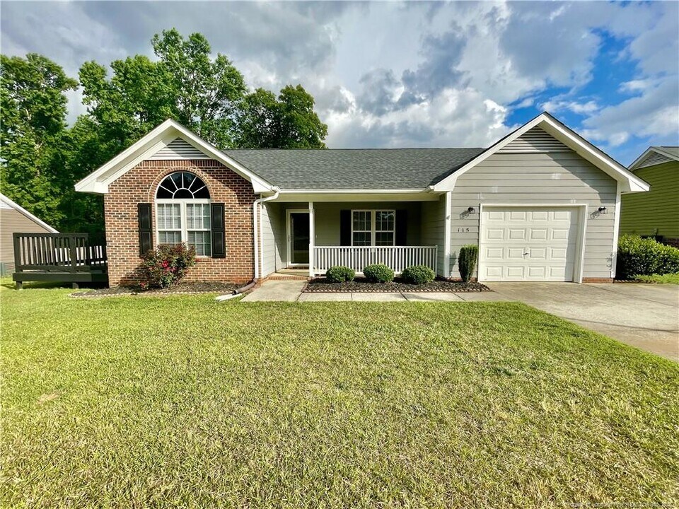 115 Dolores Ct in Raeford, NC - Foto de edificio