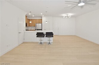 12460 Kings Crk Pl in Las Vegas, NV - Foto de edificio - Building Photo