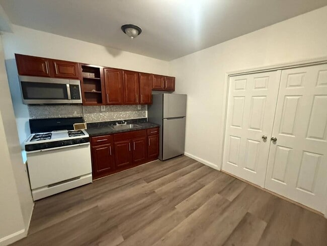 92 Fountain Ave in Brooklyn, NY - Building Photo - Building Photo