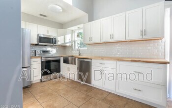 2721 Ravenwood Ct in Lynn Haven, FL - Building Photo - Building Photo