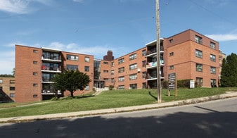 40-80 Clearview Hts in Toronto, ON - Building Photo