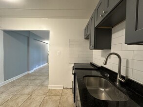 1360 W Touhy Ave in Chicago, IL - Building Photo - Building Photo