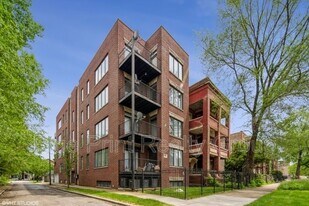 5219 S Michigan Ave in Chicago, IL - Building Photo