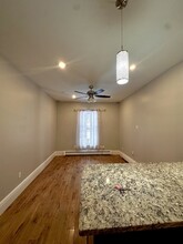 565 Salem St, Unit #1 in Malden, MA - Foto de edificio - Building Photo