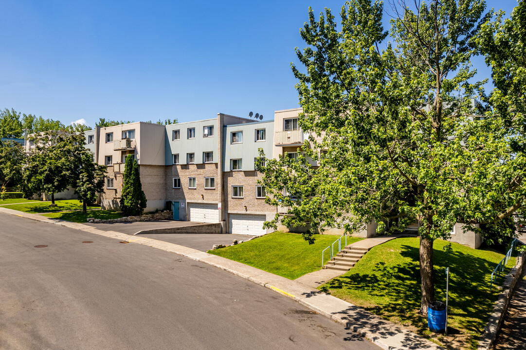 270-300 Vézina in Montréal, QC - Building Photo