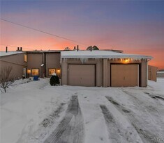 3754 Helios Ct in Baldwinsville, NY - Building Photo