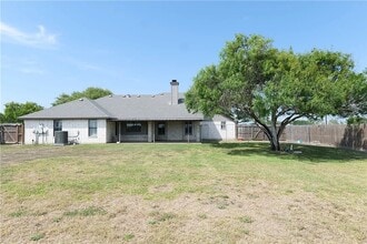 100 Lone Oak St in Portland, TX - Building Photo - Building Photo