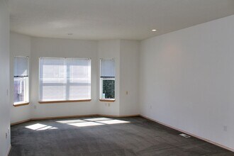 3413 SW Moss St in Portland, OR - Building Photo - Building Photo