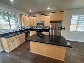 975 Lorella Ave in Eugene, OR - Building Photo - Building Photo