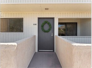 2820 N Arcadia Ct in Palm Springs, CA - Building Photo - Building Photo