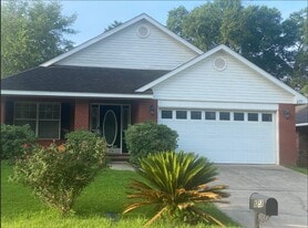 8251 Magnolia Village Dr N in Mobile, AL - Building Photo