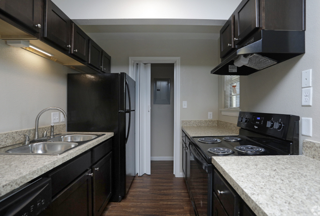 15016 FM 2100-Unit -05 in Crosby, TX - Building Photo - Building Photo