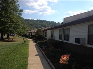 Lincolnshire Apartments in Mineral Wells, WV - Building Photo