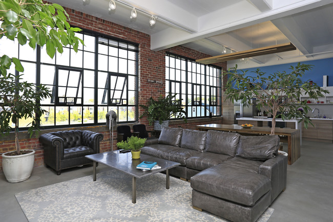 The Shoreway in Cleveland, OH - Foto de edificio - Building Photo