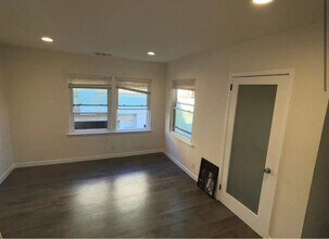 411 W Windsor Rd in Glendale, CA - Building Photo - Building Photo