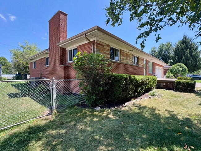 2044 Arcola St in Garden City, MI - Building Photo - Building Photo