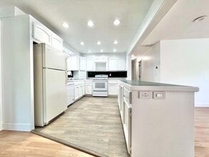 2307 Tulane St in West Linn, OR - Foto de edificio - Building Photo