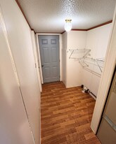 905 W 37th Ave in Hobart, IN - Building Photo