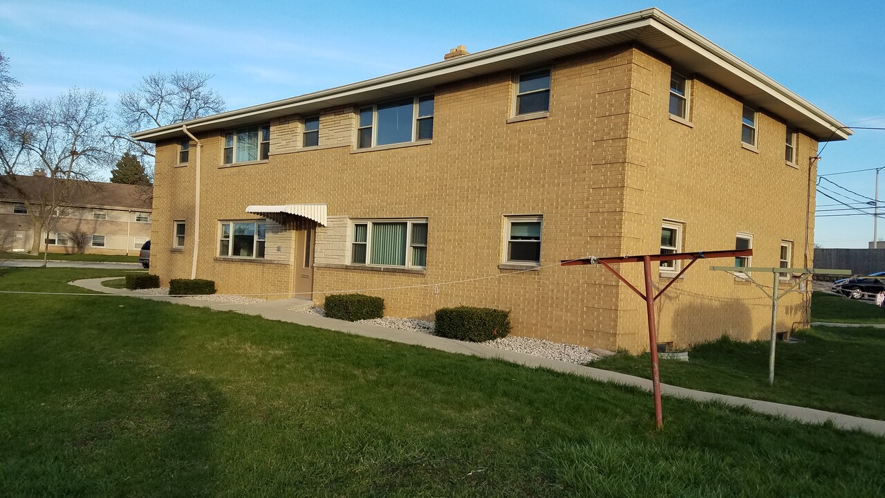 3059 W Ruskin Ct, Unit Apt 1 in Milwaukee, WI - Foto de edificio