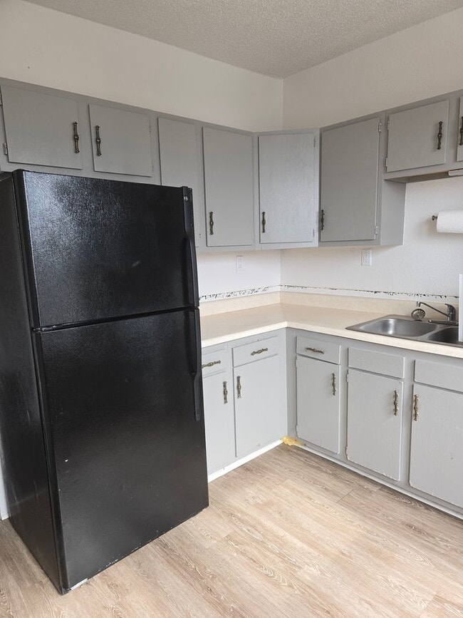 301 E Lorena Ave in Wood River, IL - Building Photo - Building Photo