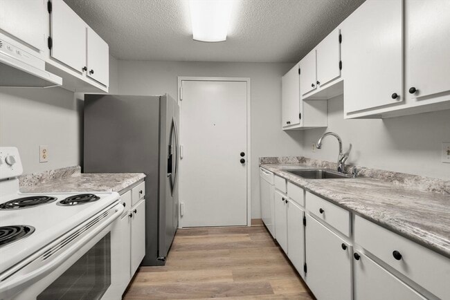 11 Silver Hill Ln in Natick, MA - Building Photo - Building Photo