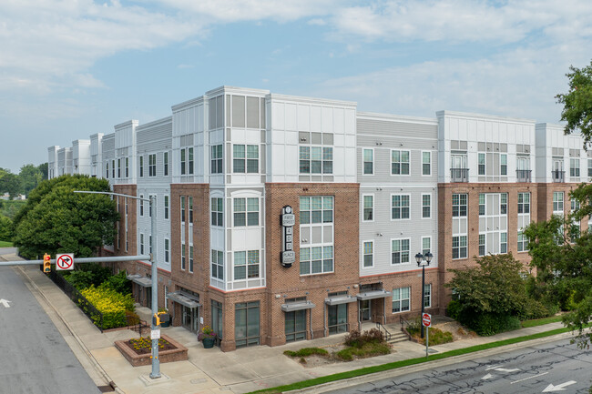 First Street Place in Greenville, NC - Foto de edificio - Building Photo