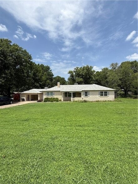 1918 W Wedington Dr in Fayetteville, AR - Building Photo