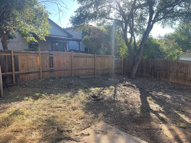 802 Meadow Dale in Converse, TX - Building Photo - Building Photo