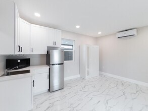 3360 SW 24th Ter in Miami, FL - Building Photo - Building Photo