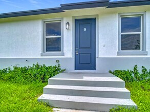 260 Rotonda Blvd W in Rotonda West, FL - Building Photo - Building Photo