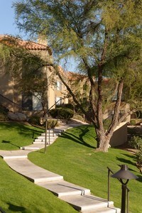 Building Photo - The Legends at La Paloma Apartamentos in Tucson, Arizona