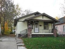 735 W Division St in Decatur, IL - Building Photo