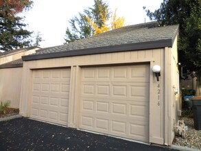 4216 Cowell Blvd in Davis, CA - Building Photo - Building Photo