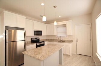 506 Teague Ave, Unit 2 in Edinburg, TX - Building Photo - Building Photo
