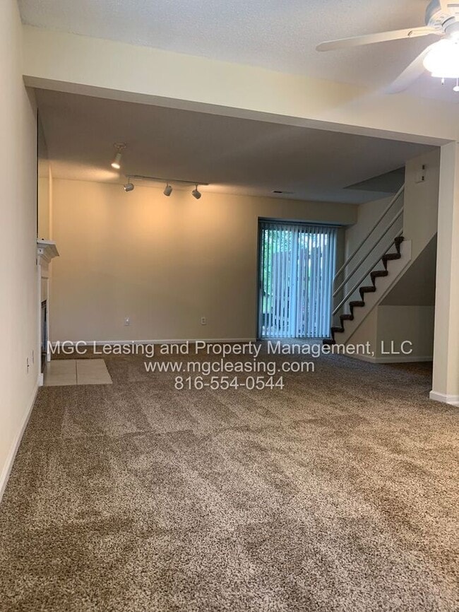 4604A NE Whispering Winds Dr in Lee's Summit, MO - Building Photo - Building Photo