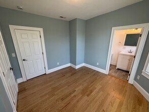 35 Cameron Ave, Unit 3 in Somerville, MA - Foto de edificio - Building Photo