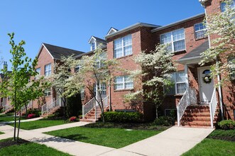 Homestead Village in Metuchen, NJ - Building Photo - Building Photo